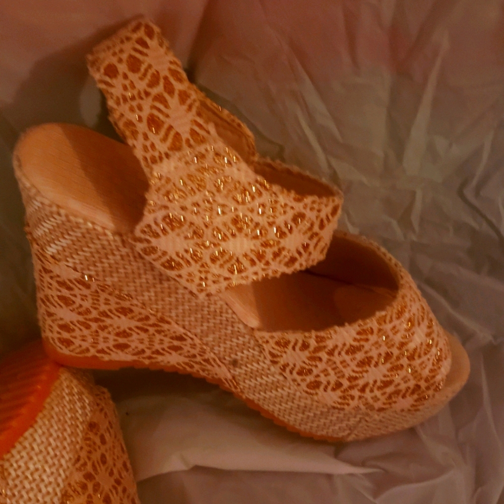NWOT Gold Wedge Sandals size 36/5.5